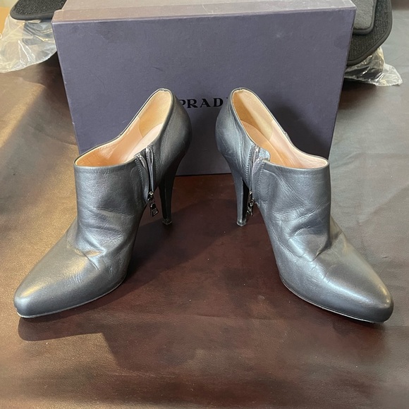 Prada - Picture 2 of 5